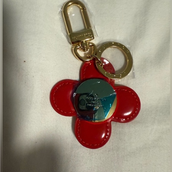 Keychain/Key Charm Luxury Vivi Red & Gold Flower 🌺 - Picture 4 of 5